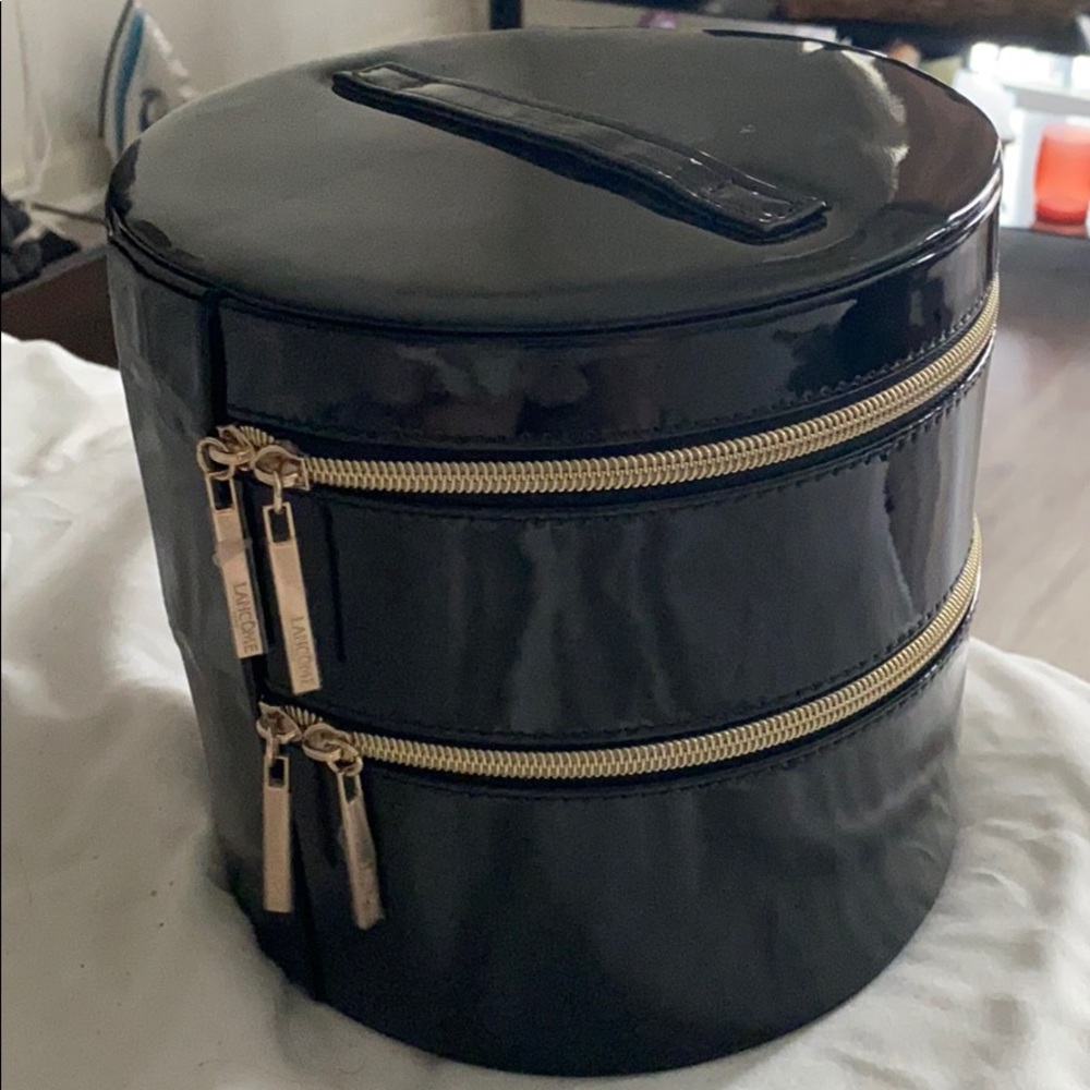 Cosmetic organizer